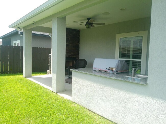 Building Photo - 8206 Big Bend Dr