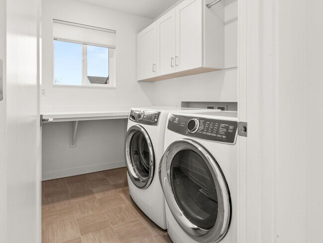 Building Photo - Stunning, Modern 4 bed home with attached ADU in King Neighborhood - AVAILABLE NOW!!