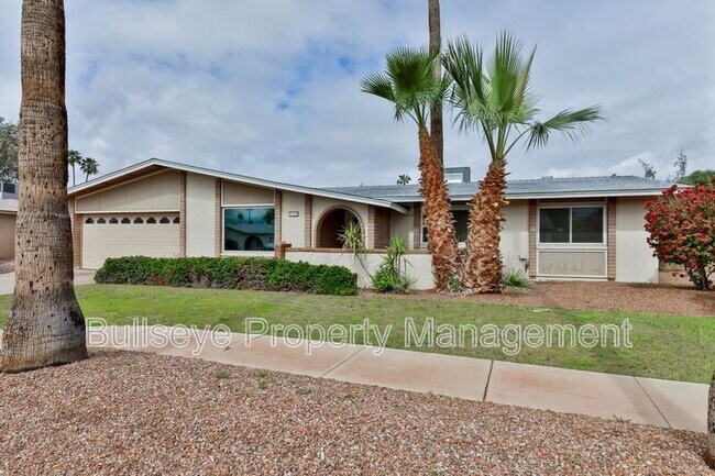 Building Photo - 2334 W Calle Iglesia Ave