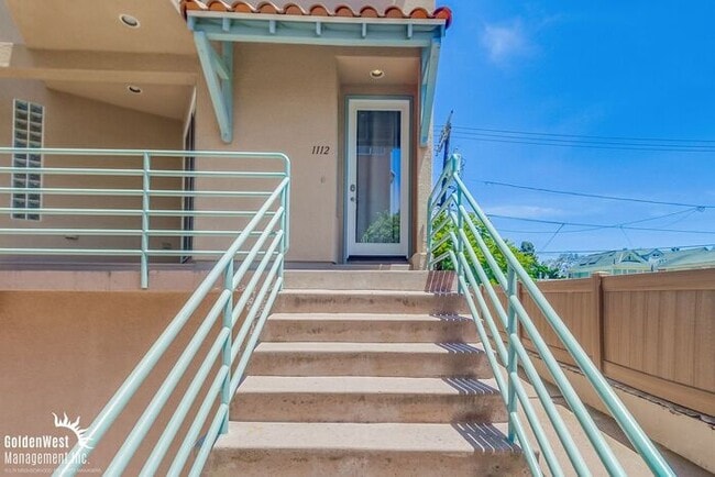Building Photo - Modern 2Bdm 2.5Ba Town-home with Rooftop D...