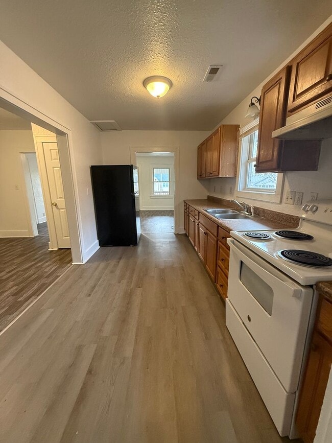 Building Photo - 2 Bedroom 1 Bath House