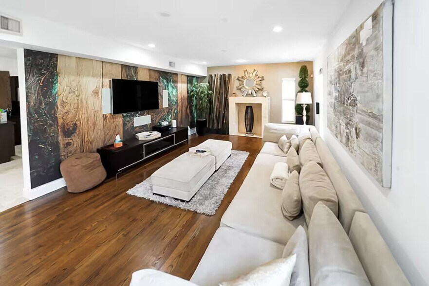 Building Photo - 200 NE 16th Ave