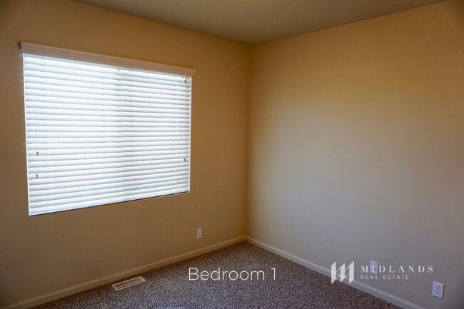 Building Photo - Hyda Hills 2-Story