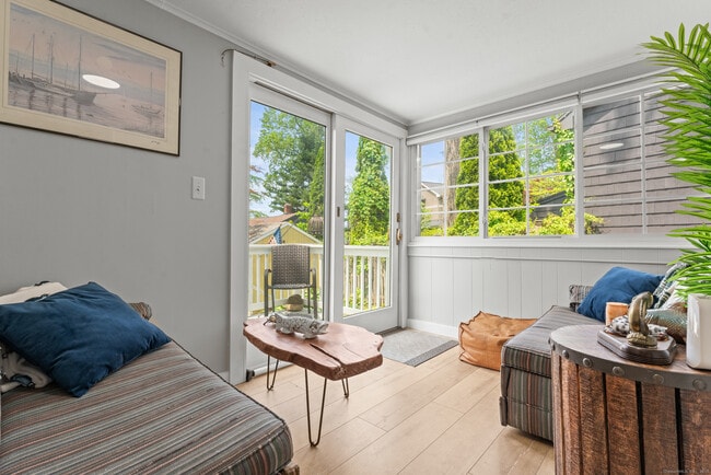 Building Photo - 15 Hawthorne Rd