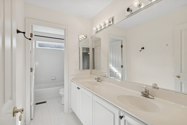 Building Photo - 1534 S Falcon Dr