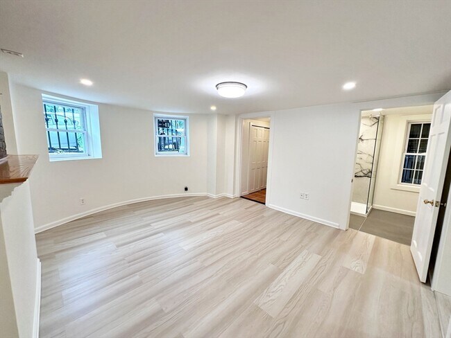 Building Photo - 420 Sumner St