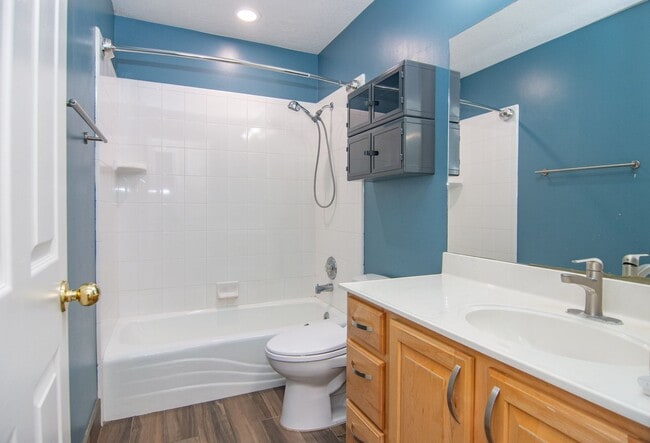 Building Photo - Gorgeous Bountiful Home w/ Solar & 3 Car Garage