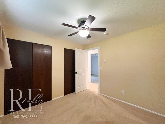 Building Photo - A Warm & Welcoming Rambler in the Heart of Central Kitsap