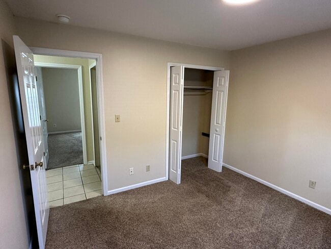Building Photo - 415 Ridgewood Ln