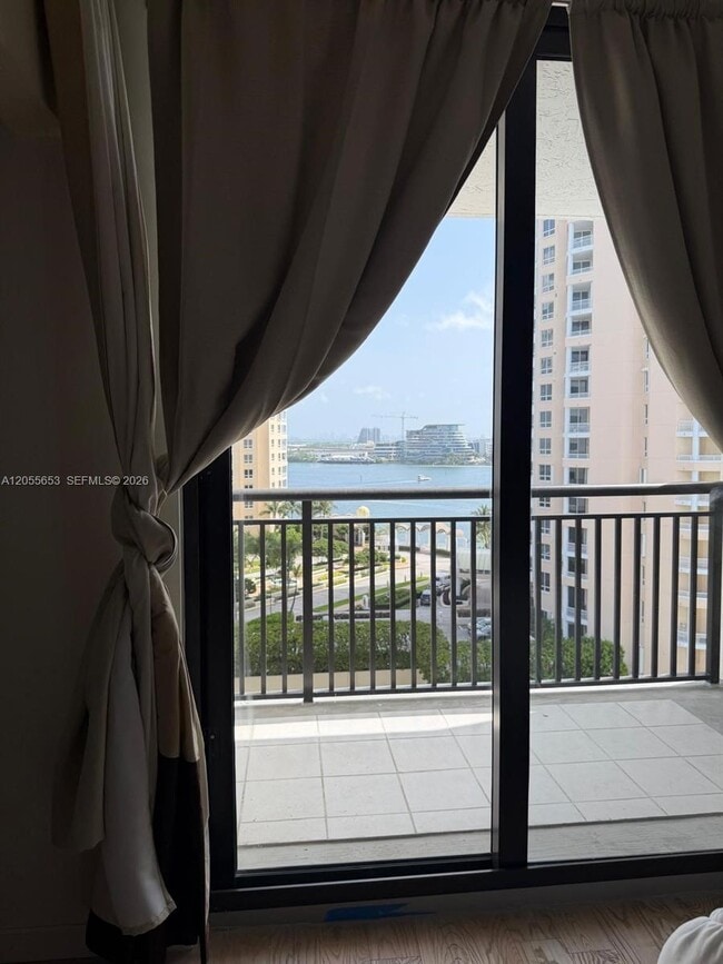 Building Photo - 540 Brickell Key Dr