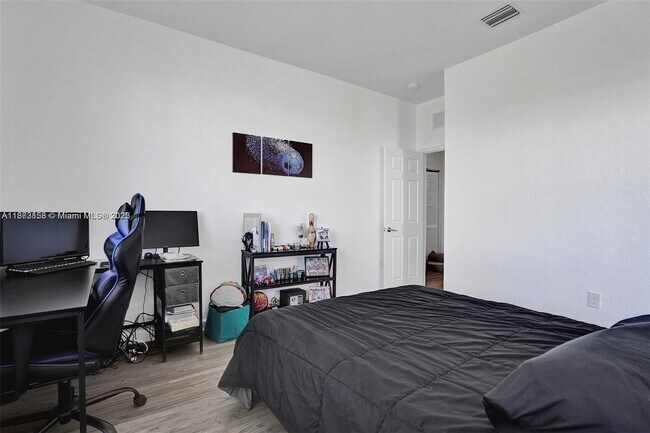 Building Photo - 268 NE 210th Way