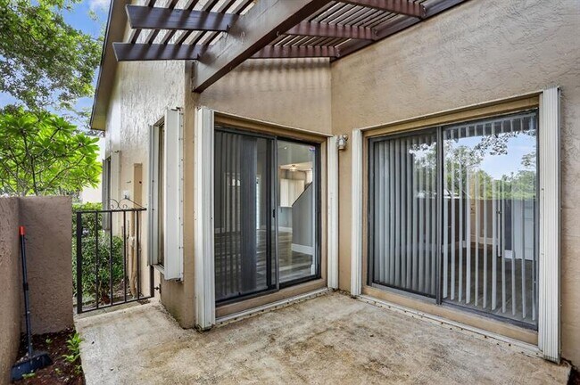 Building Photo - 2242 NW 39th Ave