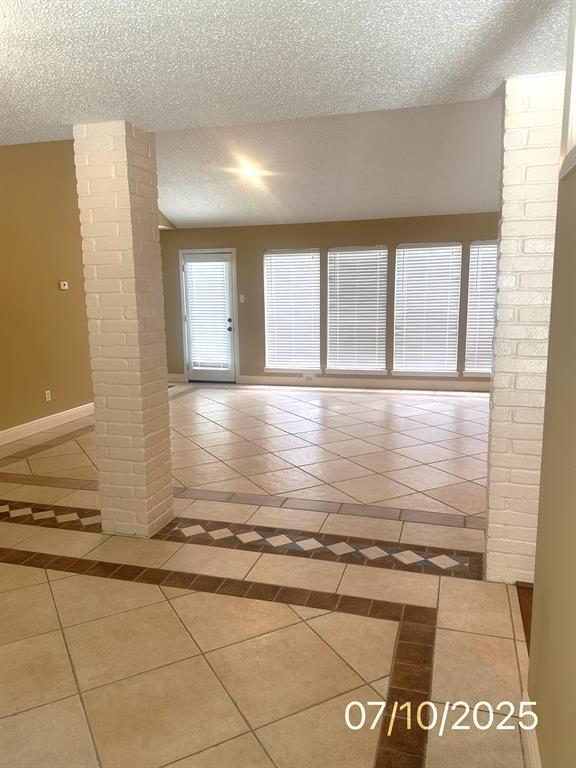 Building Photo - 20326 Spoonwood Dr