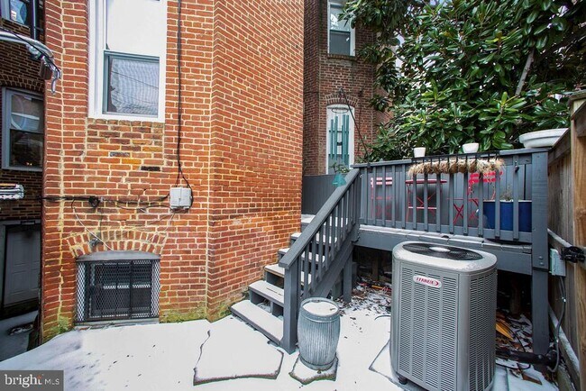 Building Photo - 1443 W St NW