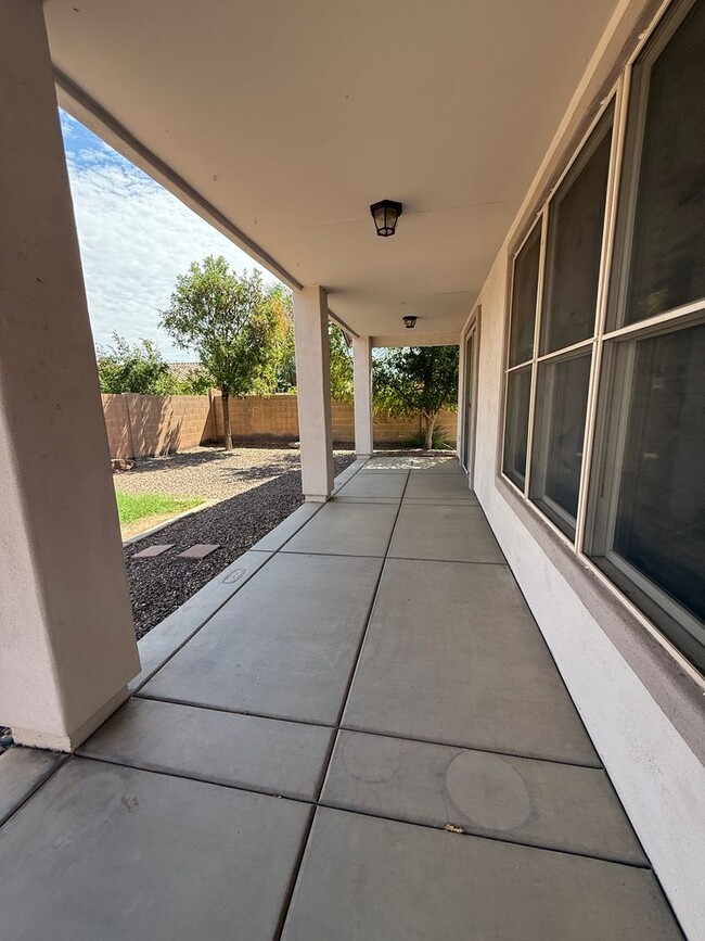 Building Photo - Lovely Chandler 4 Bedroom!