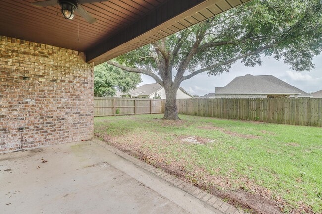 Building Photo - 10837 Chapelwood Dr