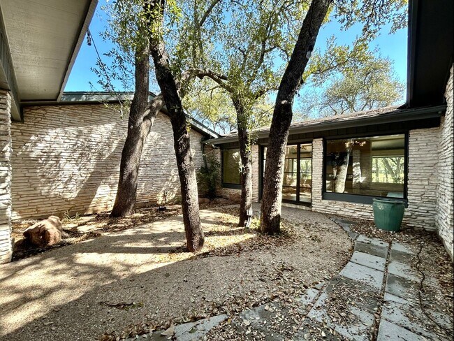 Building Photo - 9108 Balcones Club Dr