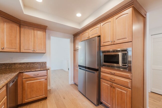 Building Photo - 16 Sausalito Cir W