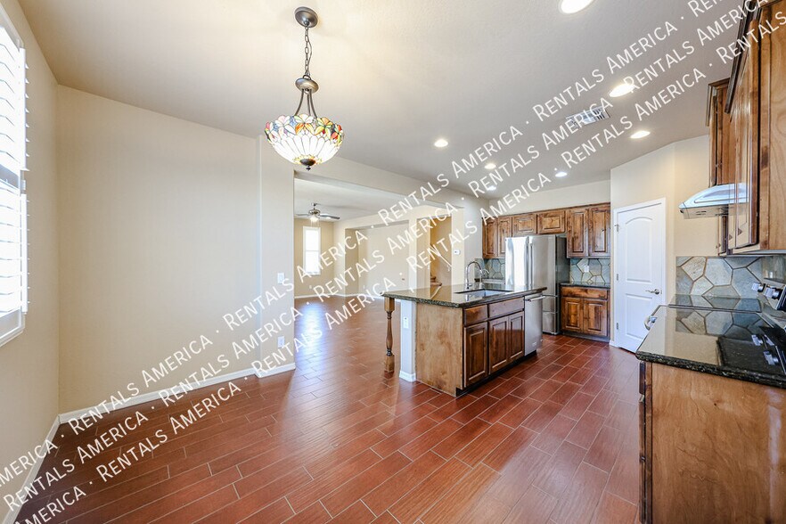 Building Photo - 3575 S Jasmine Dr