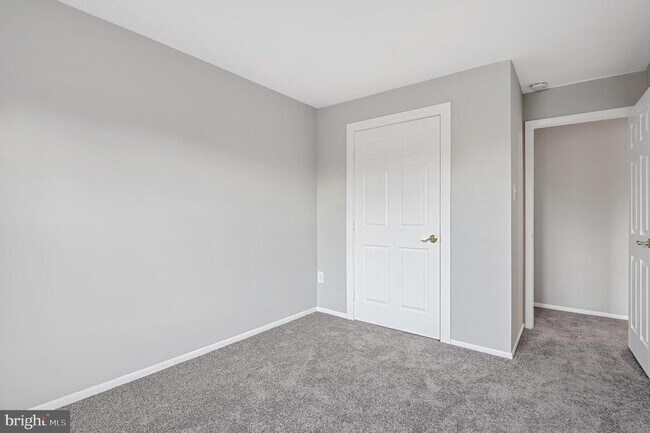 Building Photo - 10661 High Beam Ct