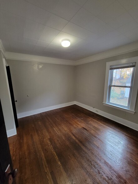 Building Photo - 915 2nd St