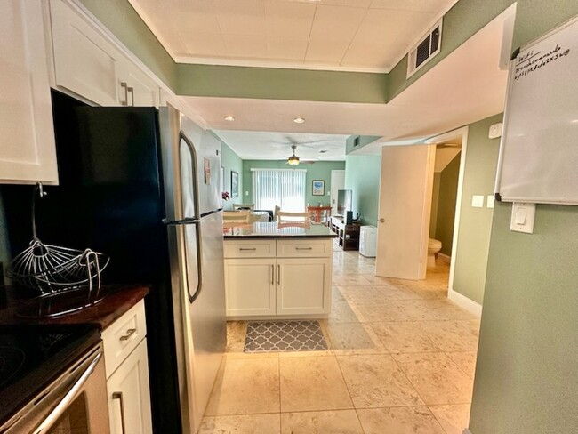 Building Photo - 330 Bluefish Dr