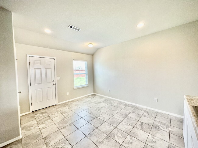 Building Photo - 1600 Scotland Dr