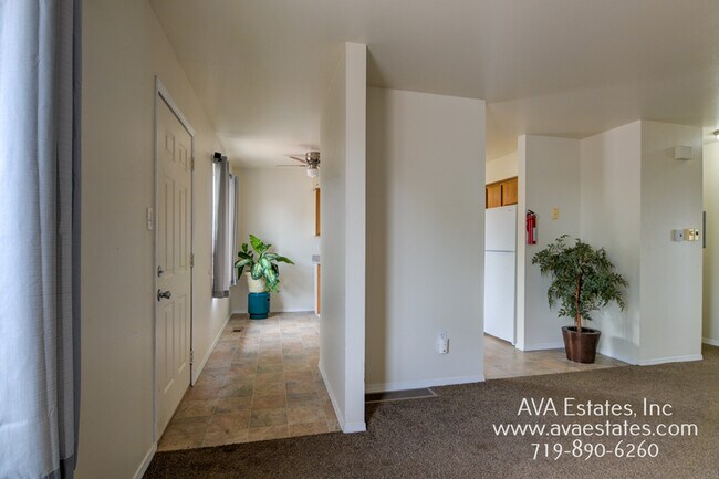 Building Photo - 531 S Angus Ave