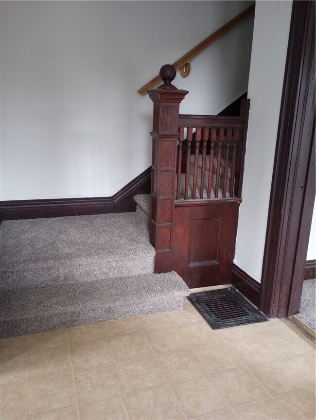 Building Photo - 362 W Gray St