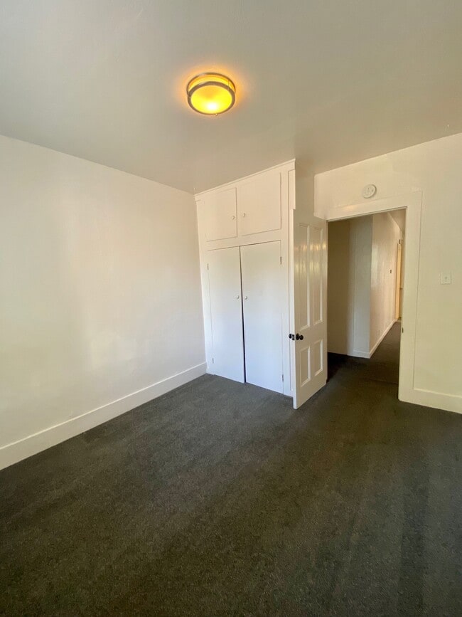 Building Photo - 414 S Pine St