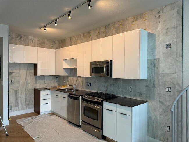 Building Photo - 150 E Robinson St