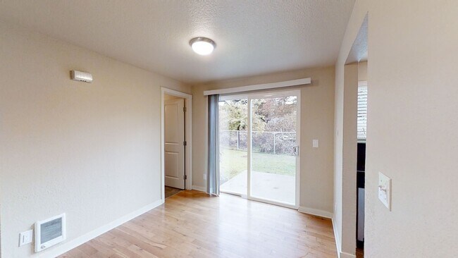 Building Photo - 1722 C Pl SE