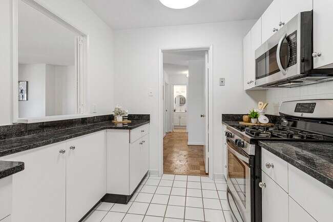 Building Photo - 1280 21st St NW