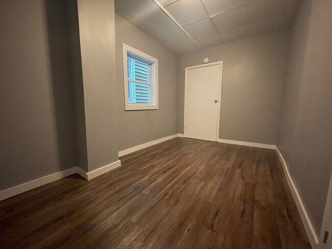 Building Photo - 159 Main St