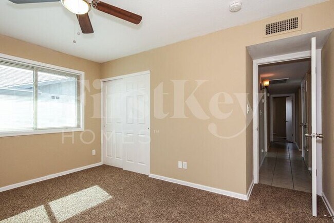 Building Photo - 3742 W Altadena Ave