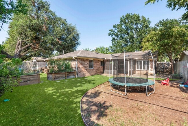 Building Photo - 3010 Westerland Dr