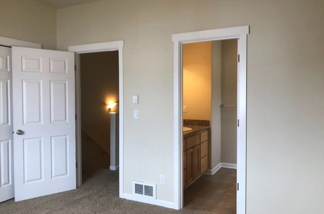 Building Photo - Corvallis Townhome/Duplex