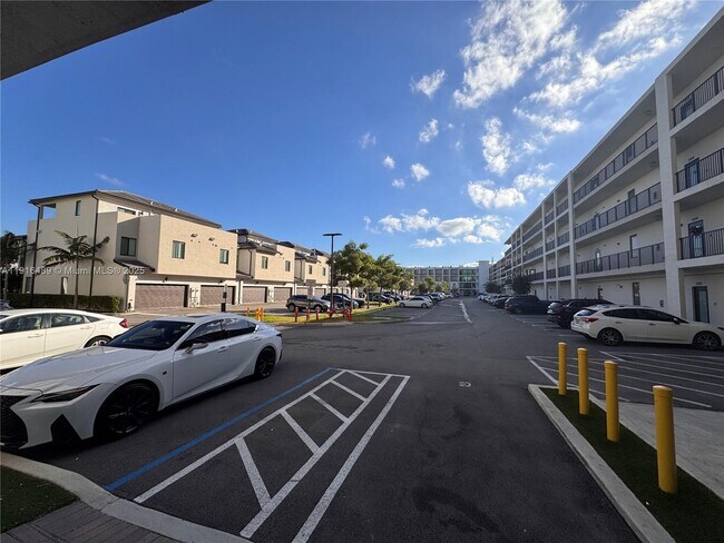 Building Photo - 8167 NW 41st St