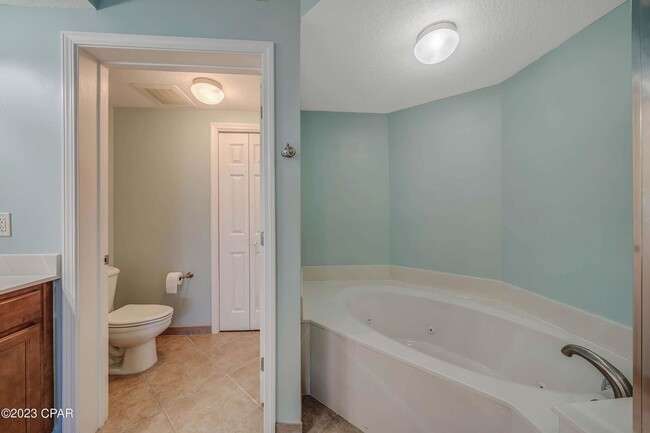 Building Photo - 2400 Grandiflora Blvd