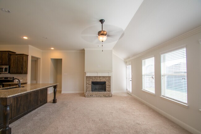 Building Photo - Beautifully crafted 4-2-2 home in Fort Worth.