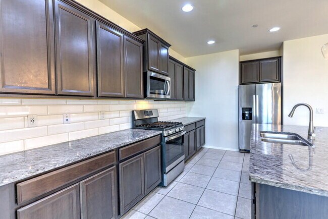 Building Photo - $750.00 MOVE-IN CREDIT TOWARDS FIRST MONTH RENT!!!!! Rancho Sahuarita