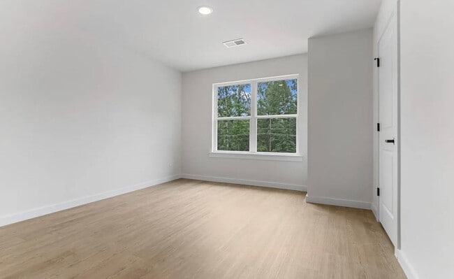 Building Photo - Brand New Duplex Available Now!