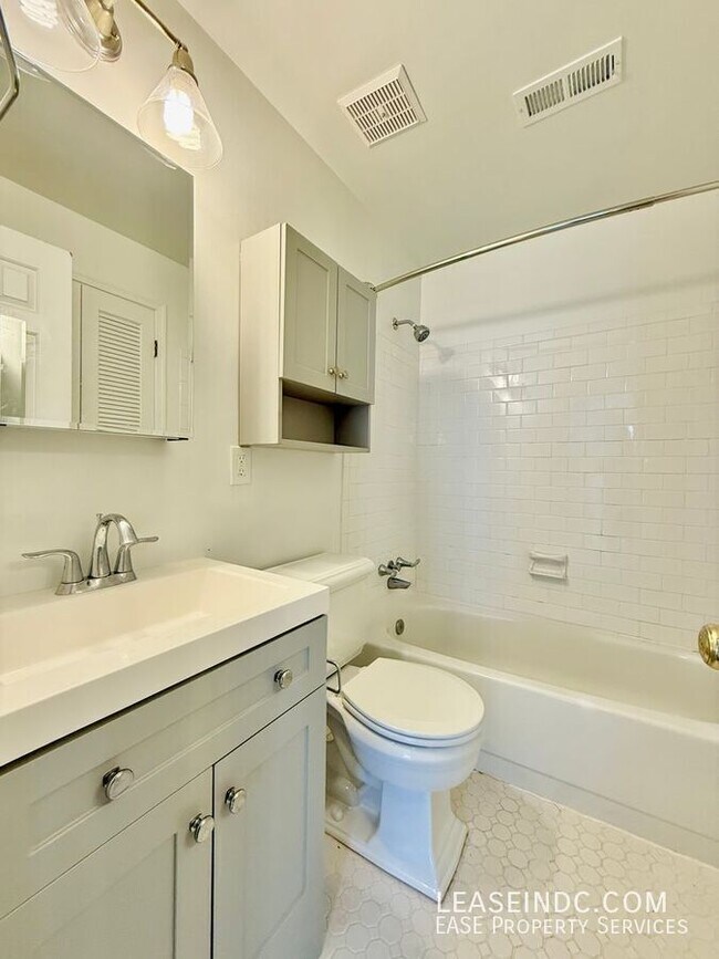 Building Photo - 220 13th St SE