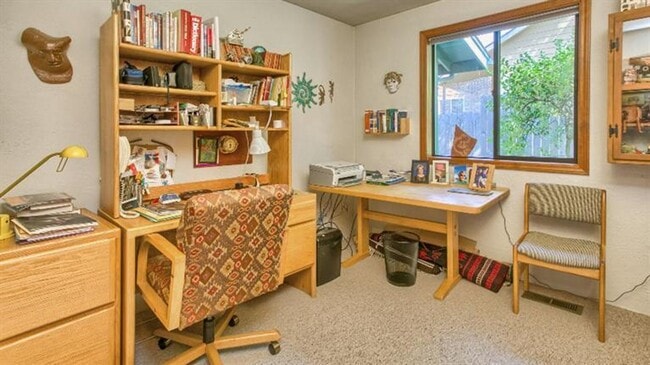 Building Photo - Serene 3 bed/2 bath home in beautiful garden setting | Available June