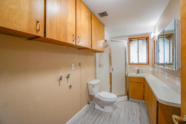 Building Photo - FOUR BEDROOM SPLIT LEVEL IN SALMON CREEK