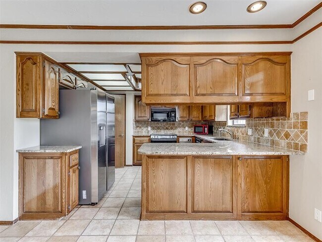 Building Photo - 12414 S Villa Ave