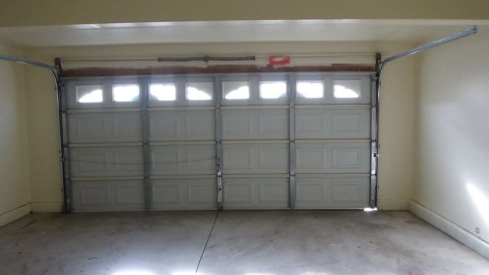 Garage - 1113 Seabreeze Way