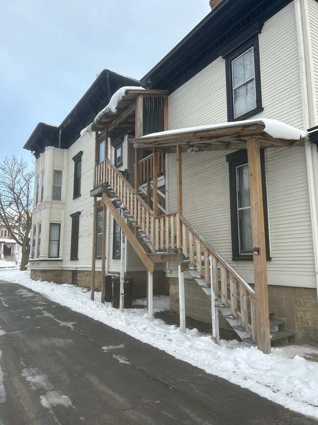 Building Photo - 718 W Stephenson St