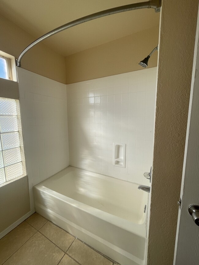 Building Photo - 13928 Pete La Rue Cir