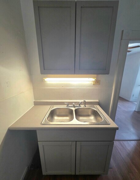 Building Photo - 2560 S Austin St